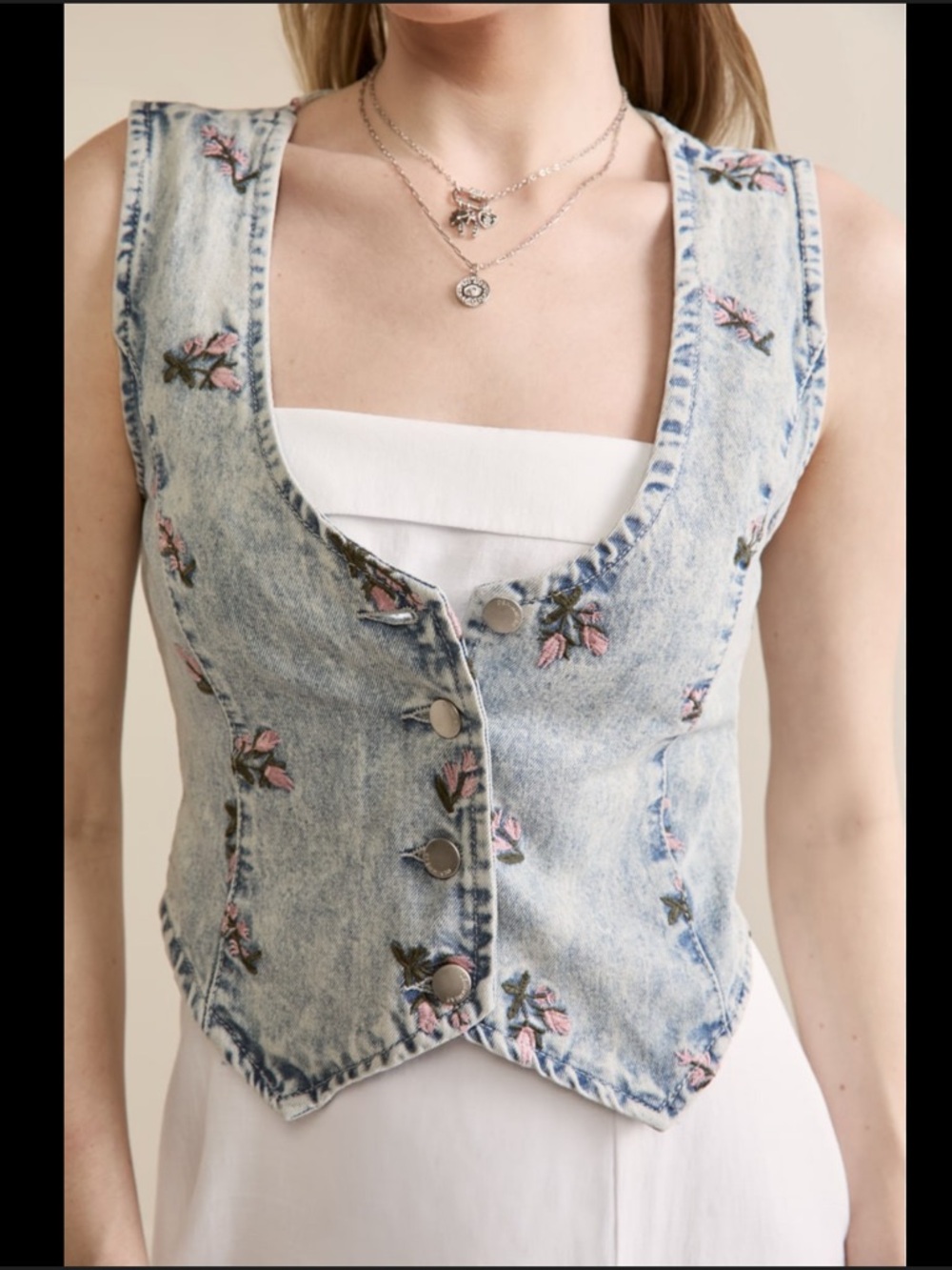 Francesca’s Stoosh Vintage Denim Nina Floral Embroidered Vest Size Large